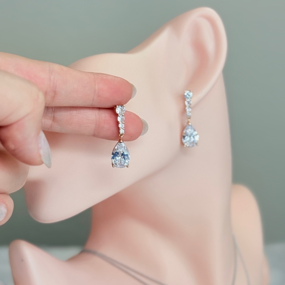 ⚜️ Elegant Silver and Blue Teardrop Earrings - Picture 7 of 10
